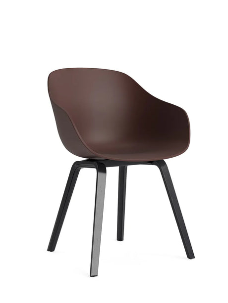 About a Chair AAC 222 fra Hay - Raisin / Sortlakeret eg - Jacobsen Plus
