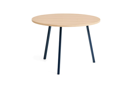Loop Stand Round Table, Ø105 fra Hay - Lakeret eg / Deep Blue - Jacobsen Plus