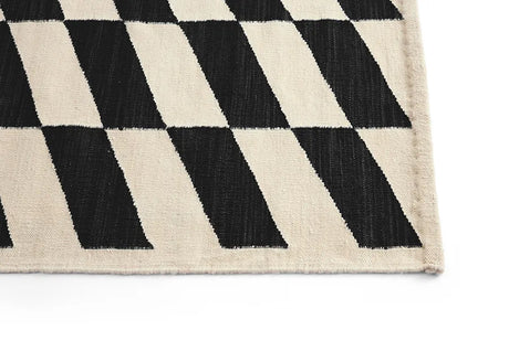 Shift Kelim Rug, 140 x 200 cm fra Hay - Black - Jacobsen Plus