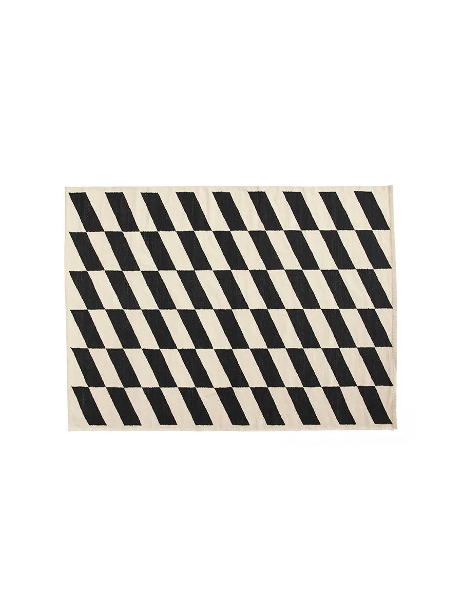 Shift Kelim Rug, 170 x 240 cm fra Hay - Black - Jacobsen Plus