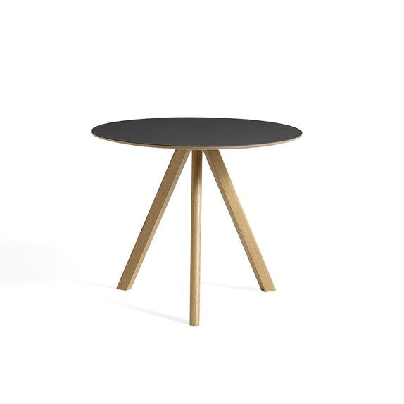 Copenhague CPH20 Bord, Ø90 cm fra Hay - Eg / Sort laminat - Jacobsen Plus