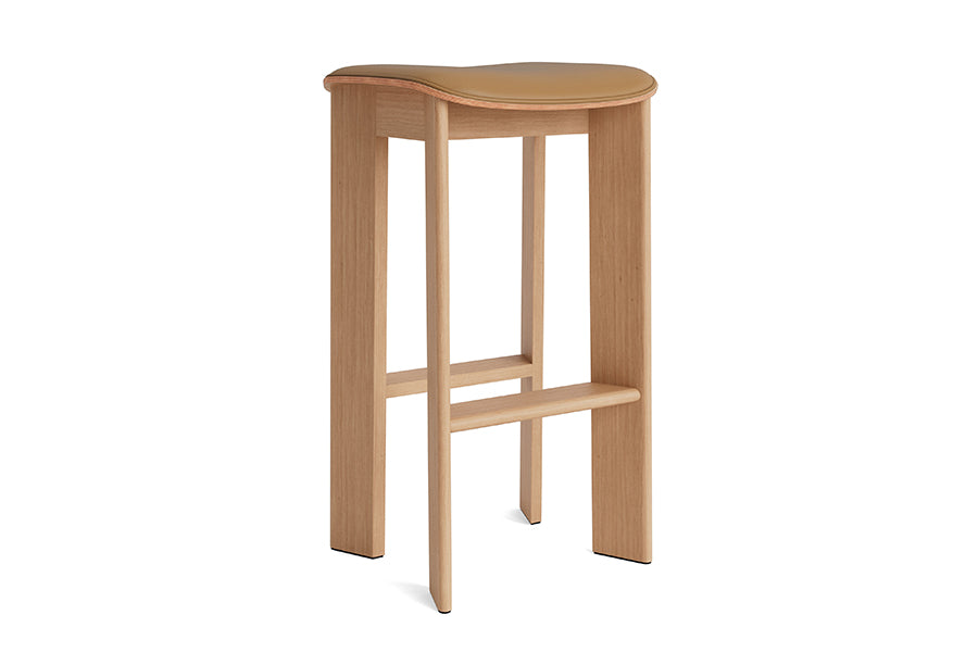Chisel 30 høj barstol, m. polstring fra Hay - Lakeret eg - Polstring: Grano Cognac - Jacobsen Plus