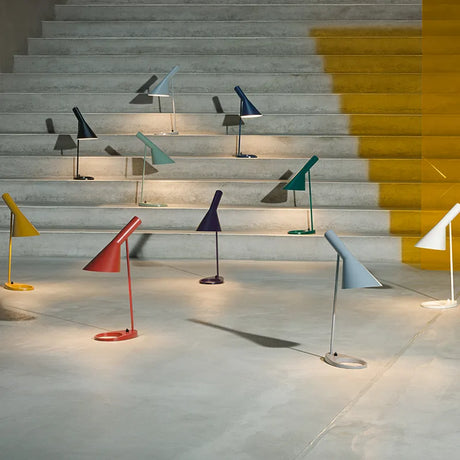 AJ bordlampe fra Louis Poulsen - Sort - Jacobsen Plus