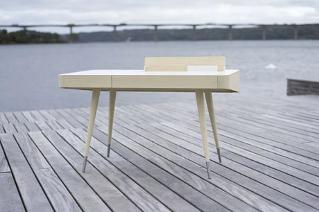 AK 1330 Point skrivebord fra Naver Collection - Ask / Sæbebehandlet - Jacobsen Plus