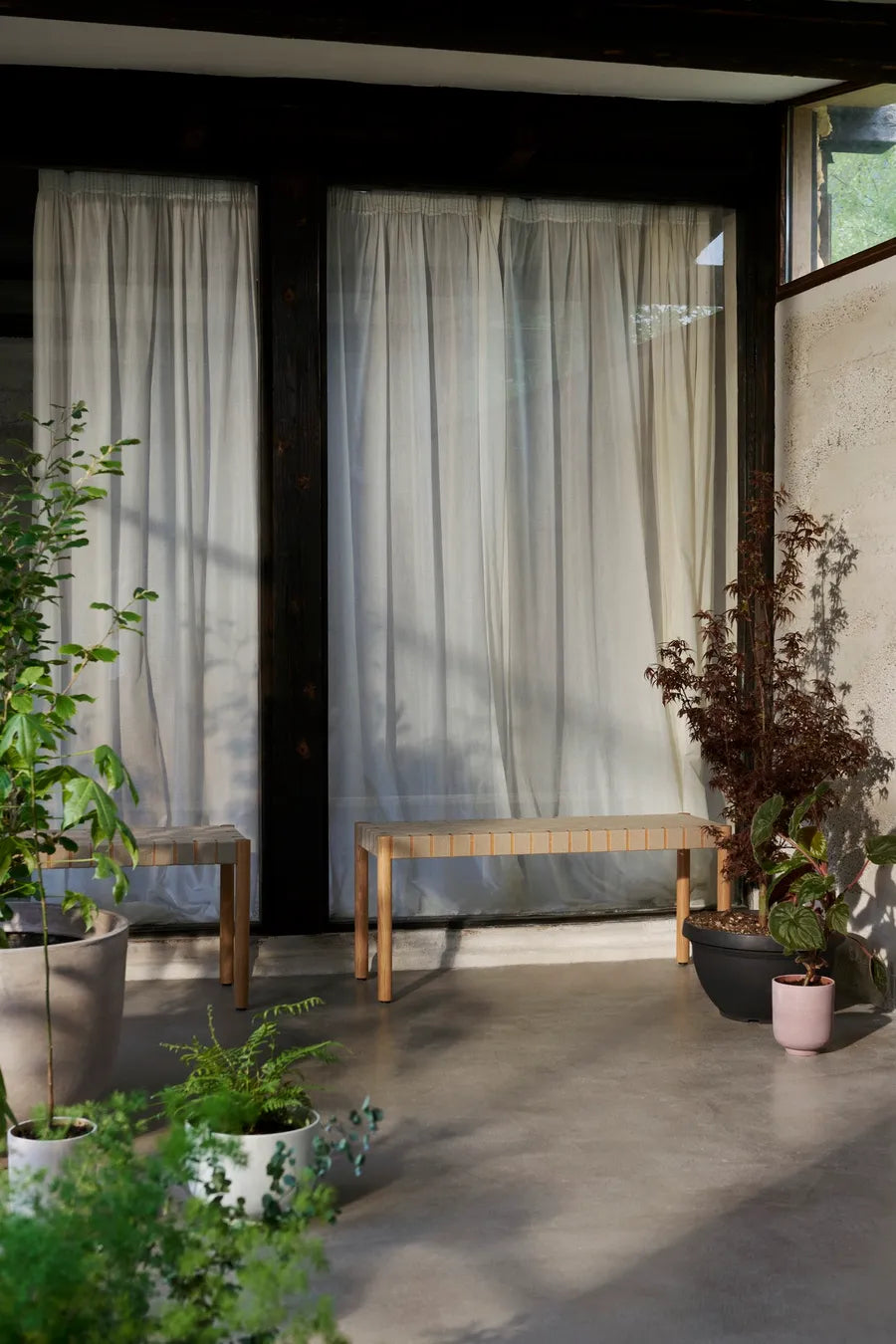 Betty bænk TK4 fra &Tradition