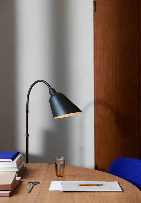 AJ7 Bellevue gulvlampe af Arne Jacobsen - Black & Brass - Jacobsen Plus