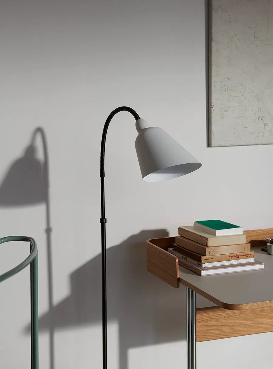 AJ7 Bellevue gulvlampe af Arne Jacobsen