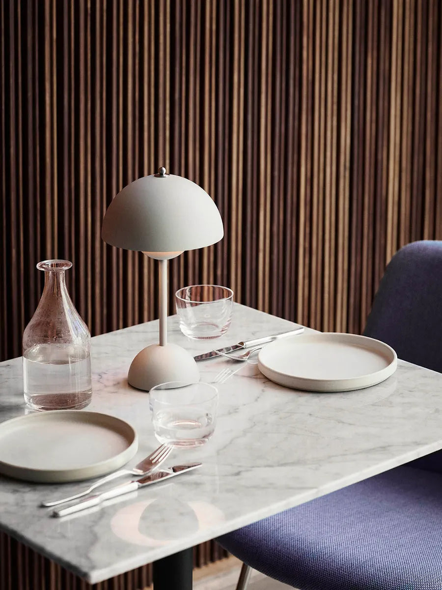 Flowerpot Portable VP9 Bordlampe af Verner Panton