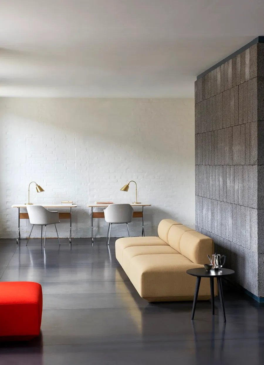 Pavilion Skrivebord AV16 fra &Tradition