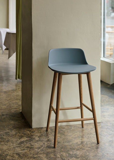 Rely HW118 counter stool, oak fra &Tradition - 1 - Jacobsen Plus