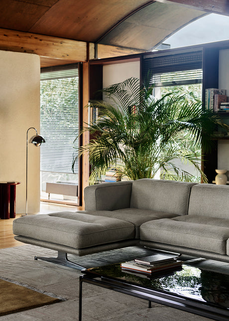 &Tradition - Inland AV42 sofa med chaiselong - Venstrevendt - Acca 0231 - sort stel - Jacobsen Plus