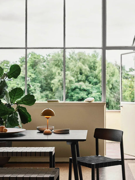 Flowerpot VP9 portable bordlampe af Verner Panton - Mustard - Jacobsen Plus