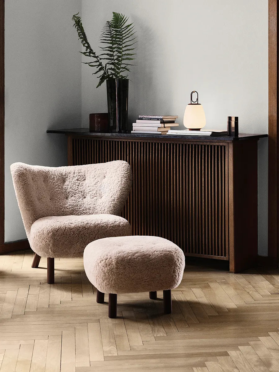 Little Petra inkl. skammel, Sheepskin Moonlight fra &Tradition