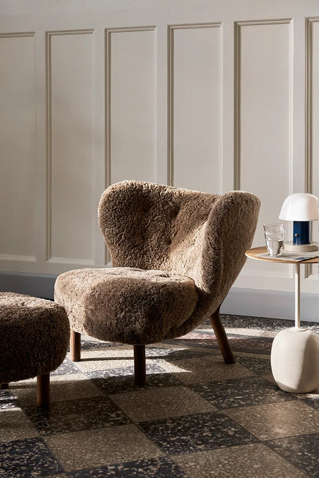 Little Petra inkl. skammel, Sheepskin Sahara fra &Tradition - 2 - Jacobsen Plus