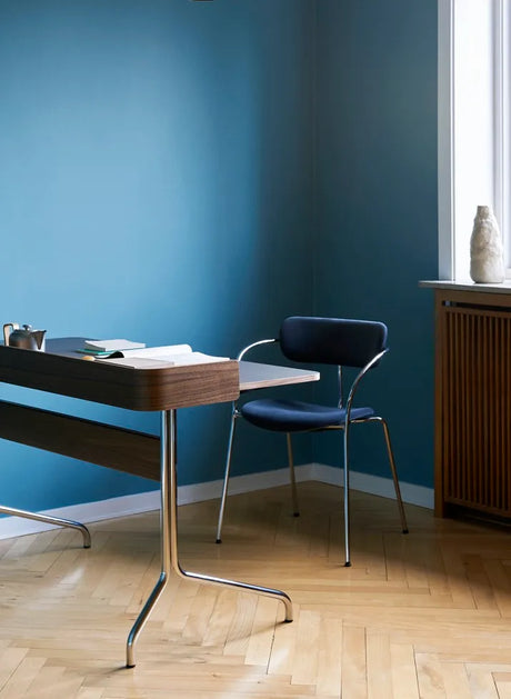 Pavilion Skrivebord AV17 fra &Tradition - Mushroom linoleum-eg finér - Jacobsen Plus