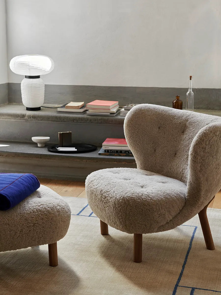 Little Petra inkl. skammel, Sheepskin Moonlight fra &Tradition