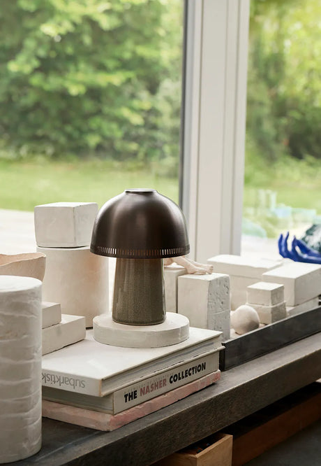 Raku SH8 portable bordlampe fra &Tradition - Beige Grey-Bronzed - Jacobsen Plus