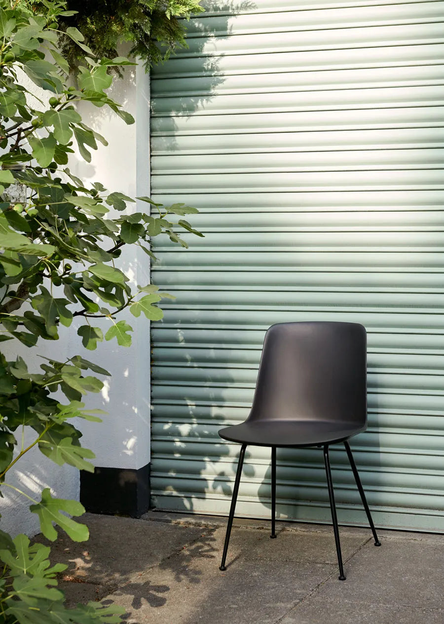 Rely Outdoor Stol HW70 fra &Tradition