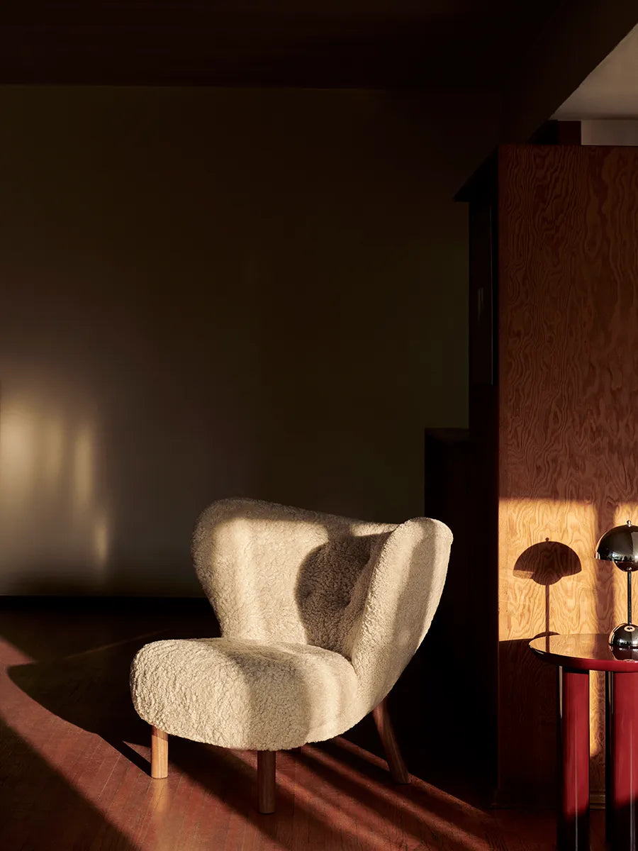 Little Petra inkl. skammel, Sheepskin Moonlight fra &Tradition