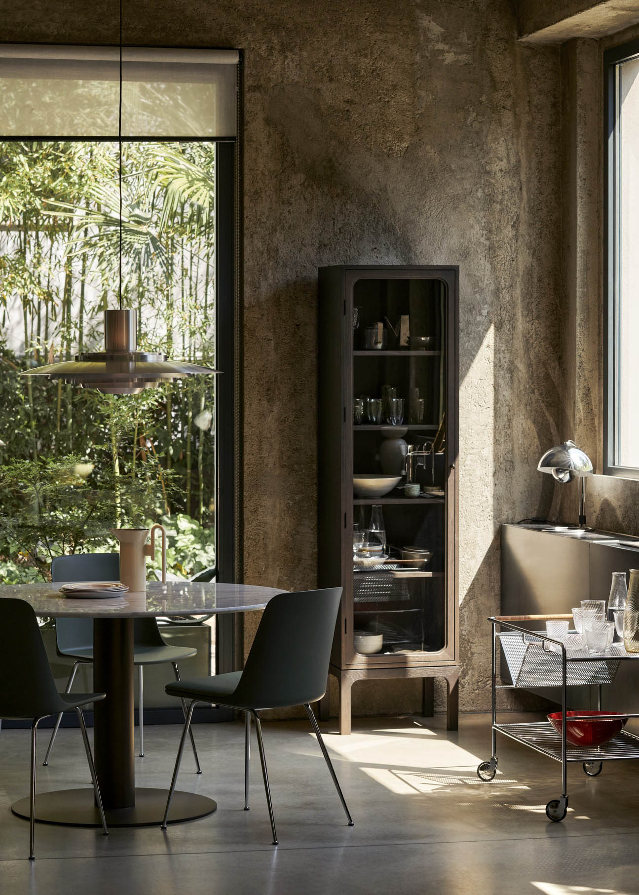 In Between Bord SK20, sort stel fra &tradition