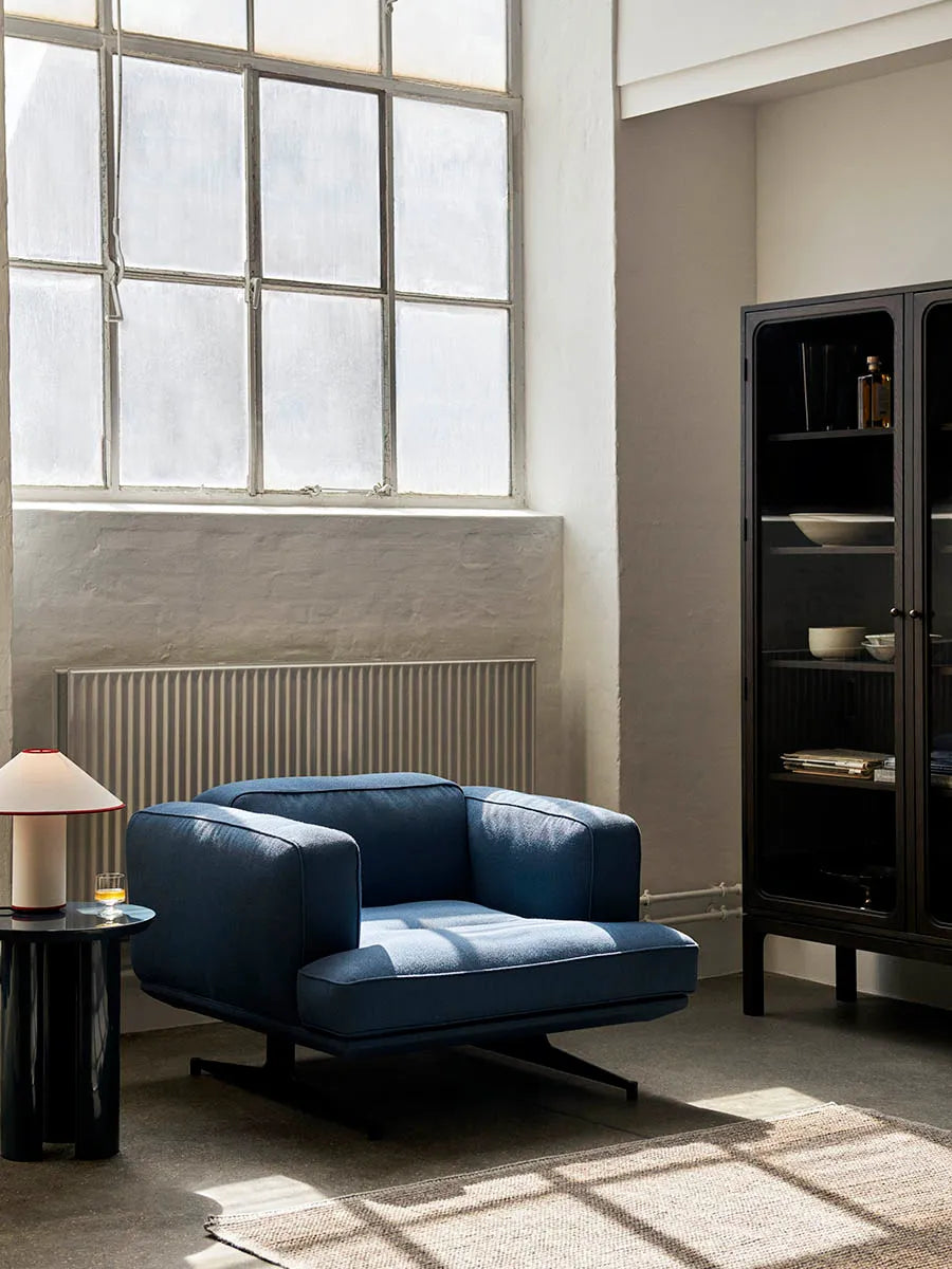 Inland AV21 Lounge Chair fra &Tradition