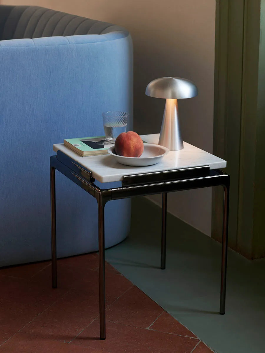 Sett LN11 Sidebord, bianco carrara marble/chrome fra &Tradition