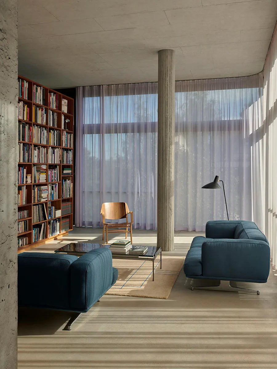 AX HM11 Stol, eg/valnød fra &Tradition