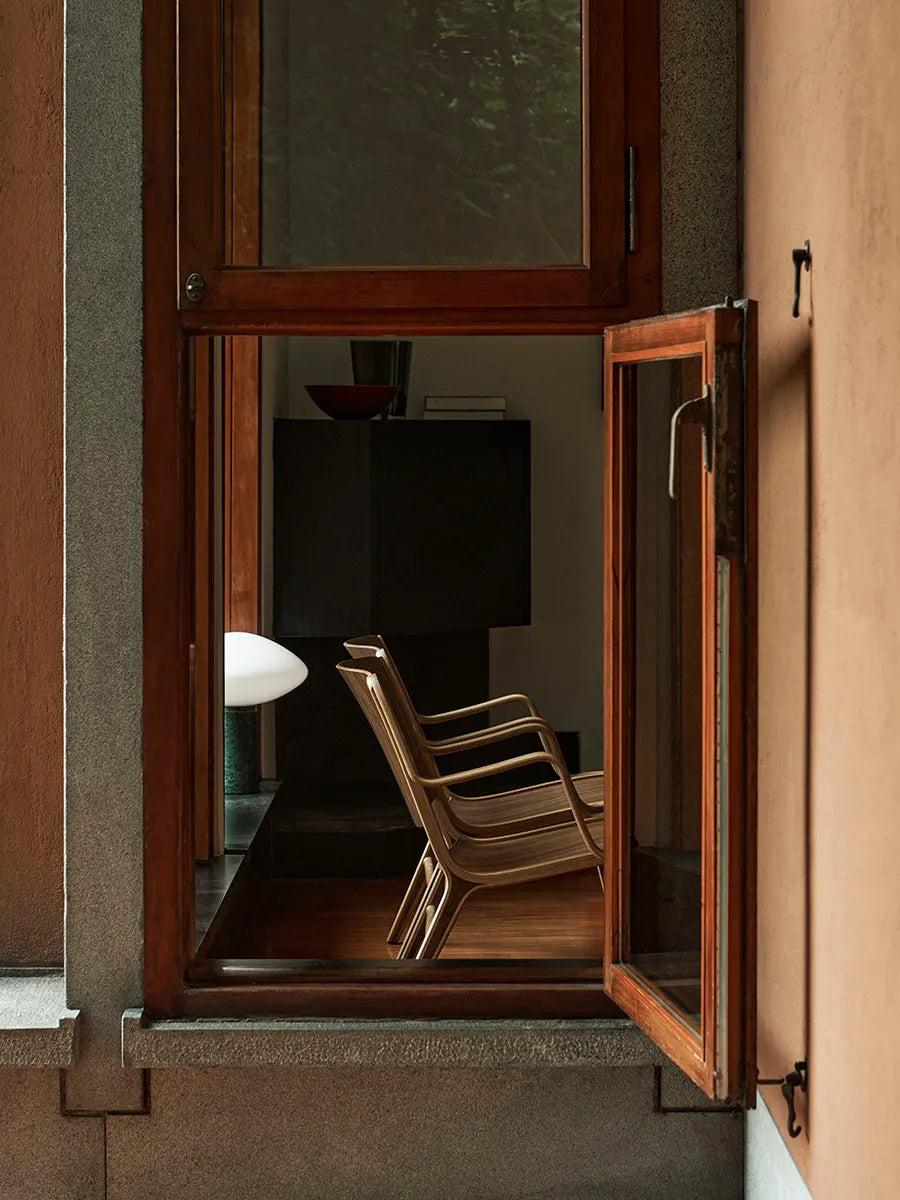 AX HM11 Stol, eg/valnød fra &Tradition