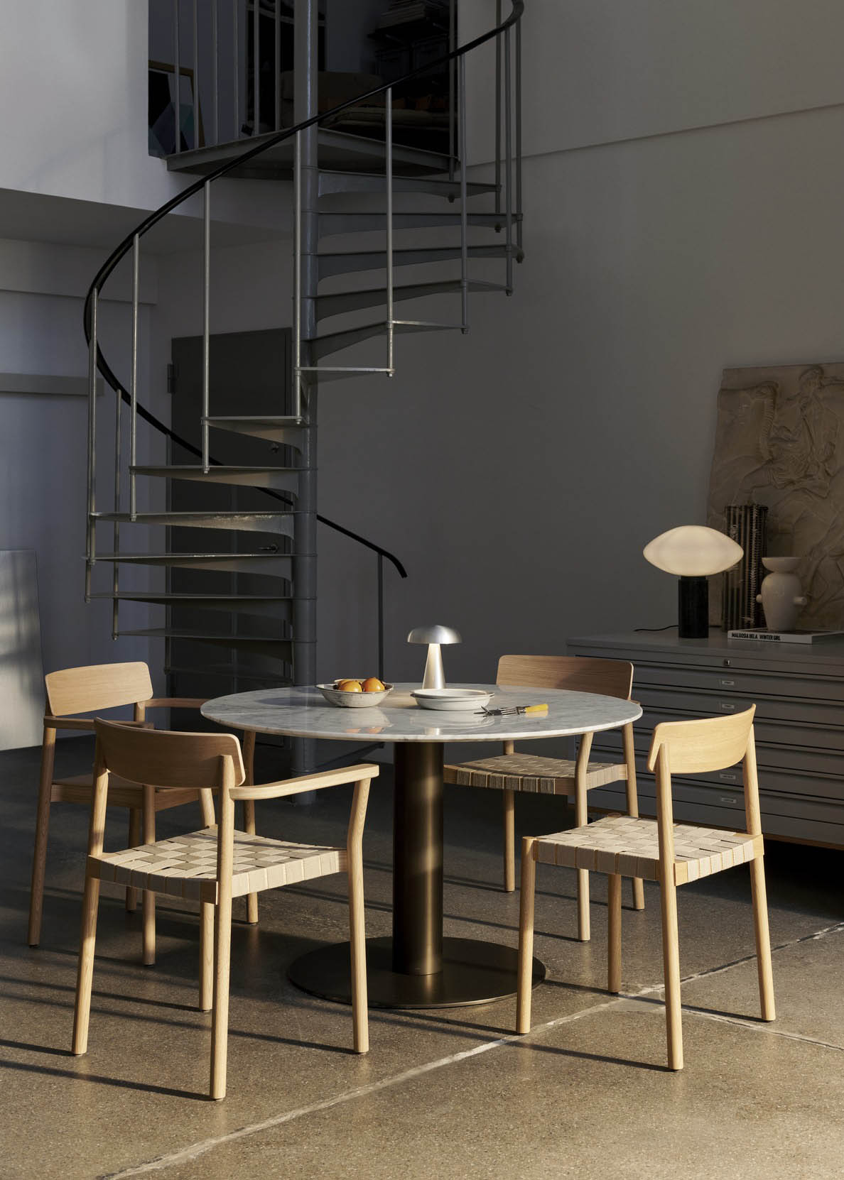 In Between Bord SK20, Bronzed stel fra &tradition