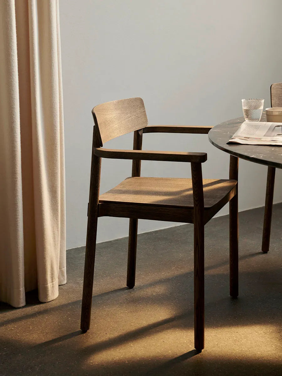 Betty TK10 Spisebordsstol, sortlakeret eg fra &Tradition