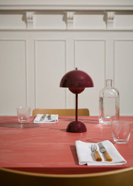 Flowerpot VP9 portable bordlampe af Verner Panton - Mustard - Jacobsen Plus