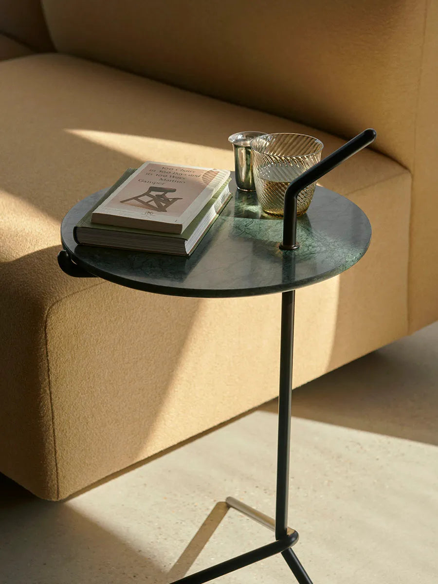 Halten SH9 Sidebord, warm black & marble fra &Tradition