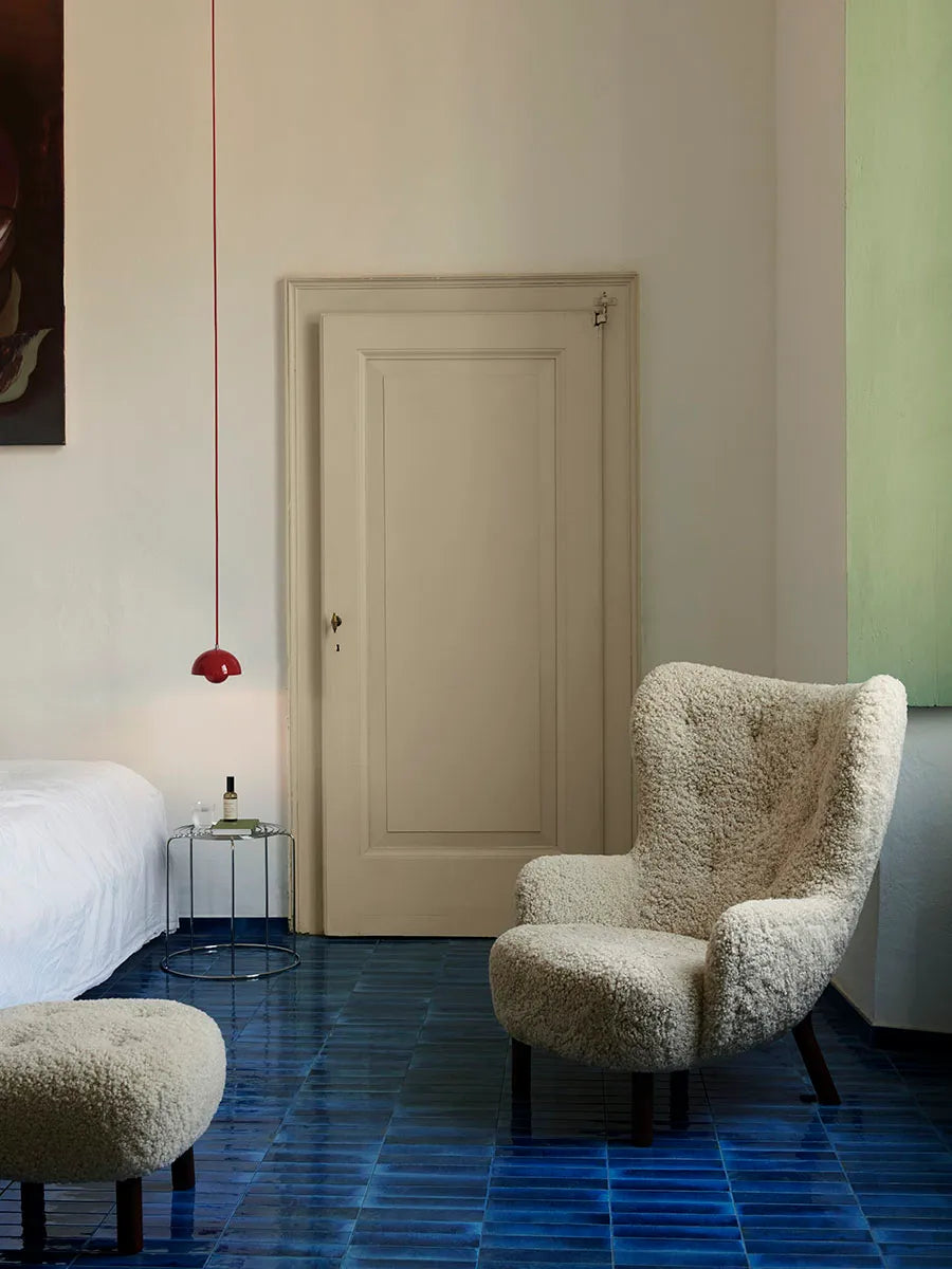 Petra VB3 Chair, moonlight sheepskin/oak fra &Tradition