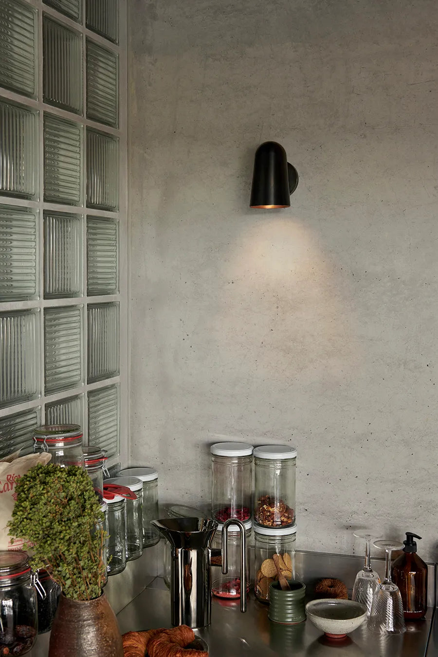 SC105 Wall Lamp - Røget Messing - fra Andtradition