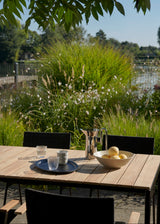 Ville havemøbelsæt i Teak & Warm Black med 1 bord og 4 stole fra &Tradition - 2 - Jacobsen Plus
