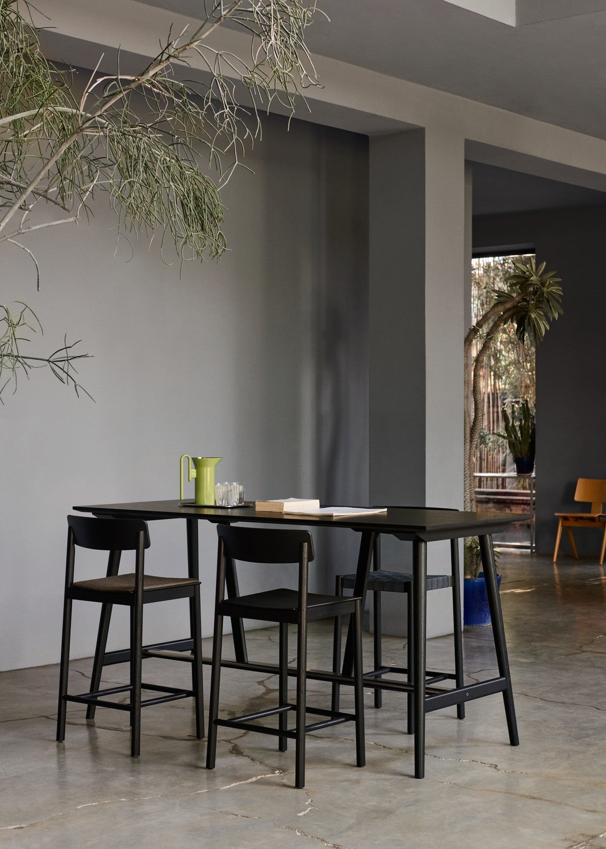 Betty TK13 Counter barstol fra &Tradition