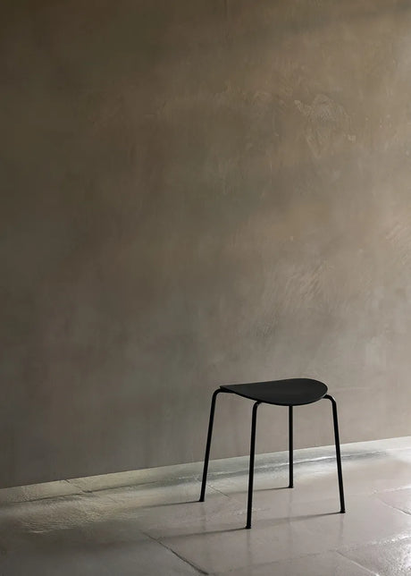 Pavilion Stool AV36 fra &Tradition - Sortlakeret eg - Jacobsen Plus
