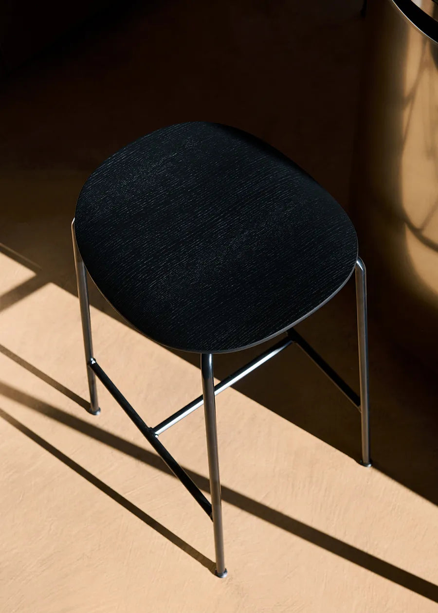 Pavilion Counter Stool AV37 fra &Tradition