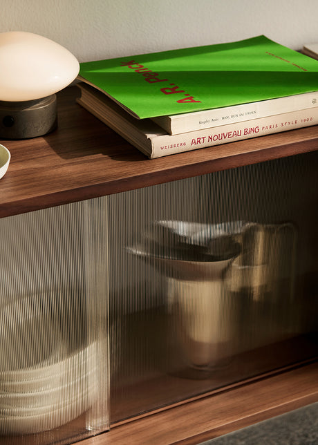 Rombe, Configuration K fra &Tradition - Alabaster w. Alabaster shelves - Jacobsen Plus