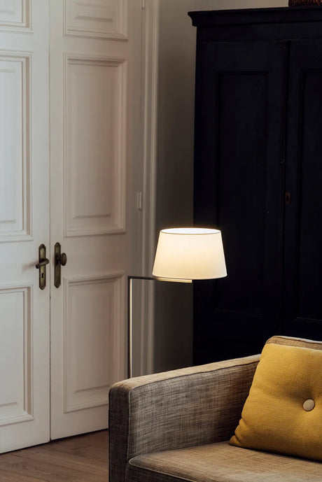 Americana Standerlampe fra Santa and Cole - 2 - Jacobsen Plus