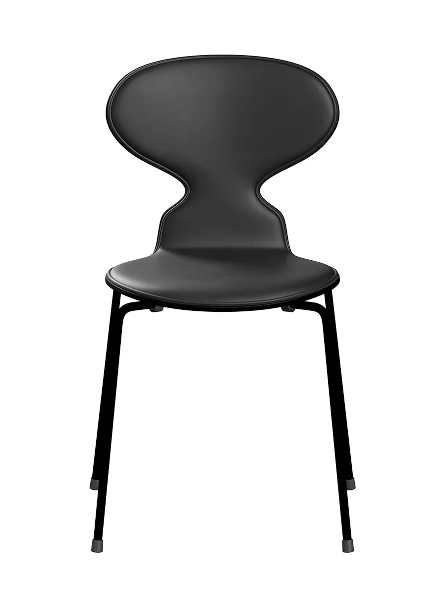 3101 Myren Stol, forsidepolstret af Arne Jacobsen - Sortfarvet ask-sort essential læder / Sort - Jacobsen Plus