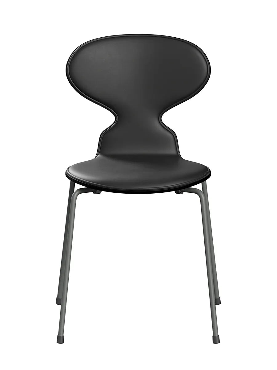 3101 Myren Stol, forsidepolstret af Arne Jacobsen - Sortfarvet ask-sort essential læder / Silver Grey - Jacobsen Plus
