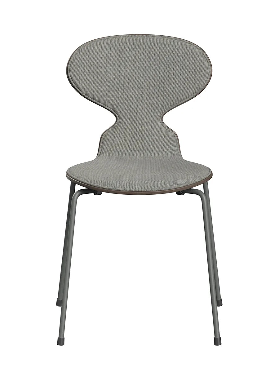 3101 Myren Stol, forsidepolstret af Arne Jacobsen - Deep Clay farvet ask-Sunniva 153 tekstil / Silver Grey - Jacobsen Plus