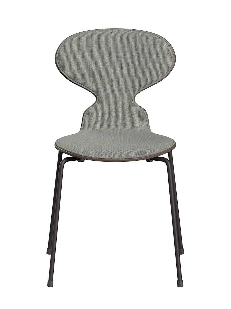 3101 Myren Stol, forsidepolstret af Arne Jacobsen - Deep Clay farvet ask-Sunniva 153 tekstil / Warm Graphite - Jacobsen Plus
