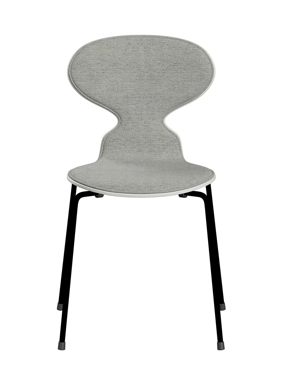 3101 Myren Stol, forsidepolstret af Arne Jacobsen - Hvidfarvet ask-Hallingdal 110 tekstil / Sort - Jacobsen Plus