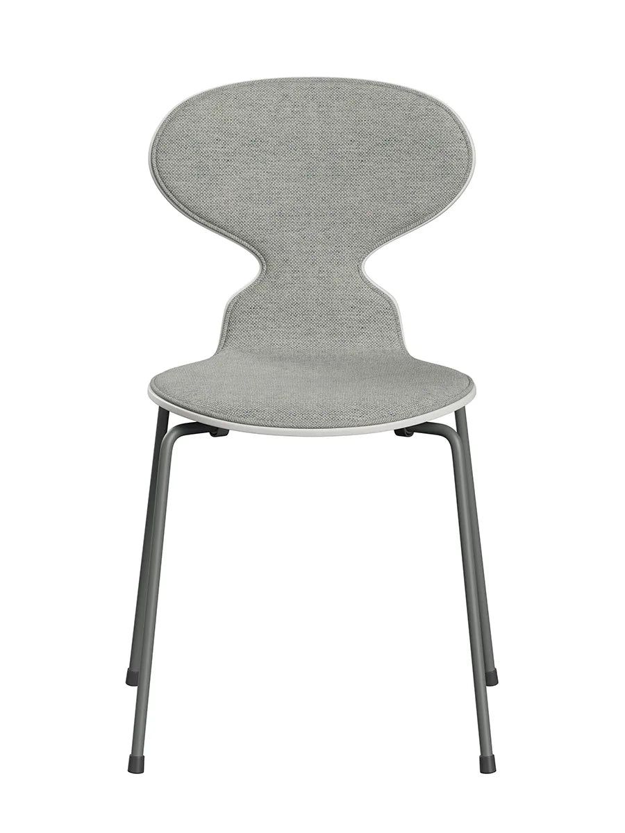 3101 Myren Stol, forsidepolstret af Arne Jacobsen - Hvidfarvet ask-Hallingdal 110 tekstil / Silver Grey - Jacobsen Plus