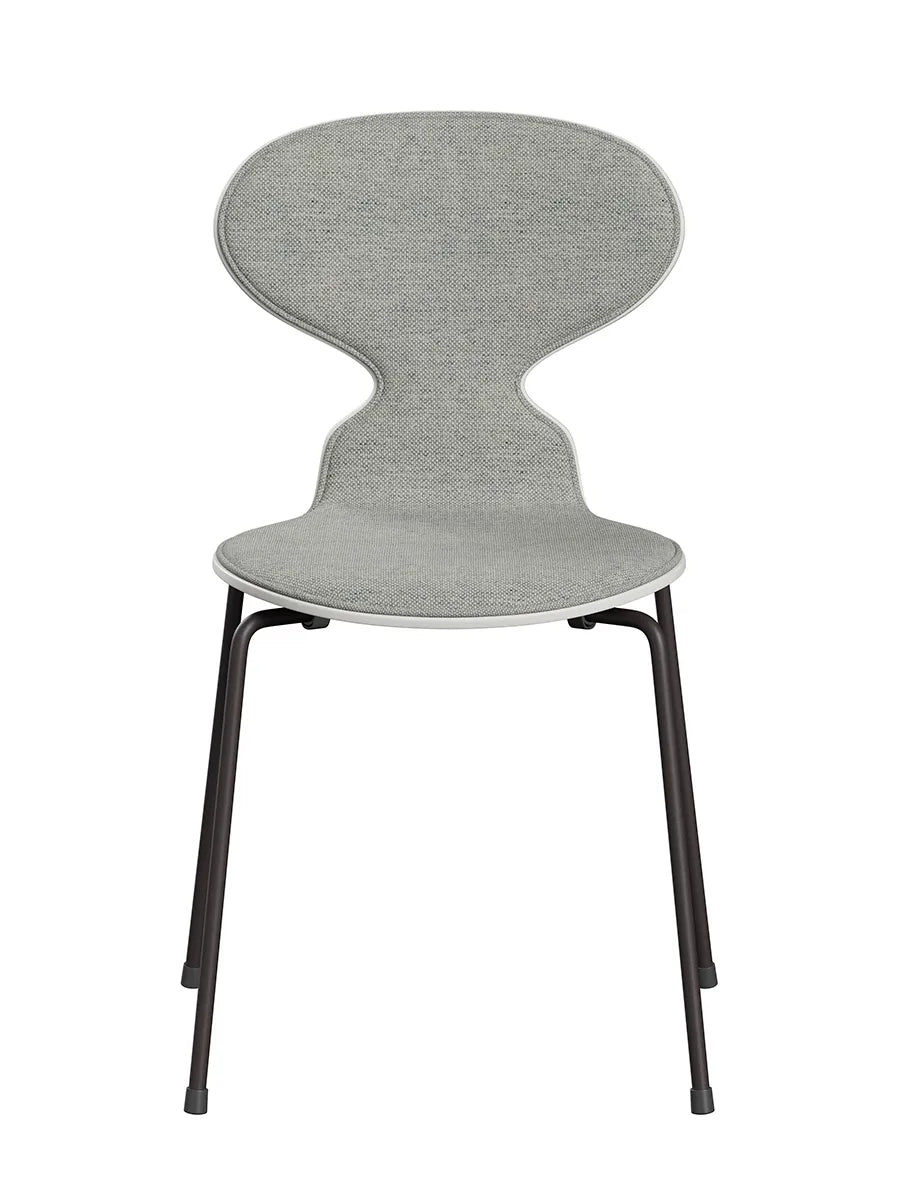 3101 Myren Stol, forsidepolstret af Arne Jacobsen - Hvidfarvet ask-Hallingdal 110 tekstil / Warm Graphite - Jacobsen Plus