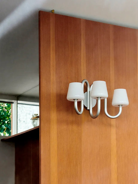 Apollo Wall Sconce, hvid opalglas fra Hay - 3 - Jacobsen Plus