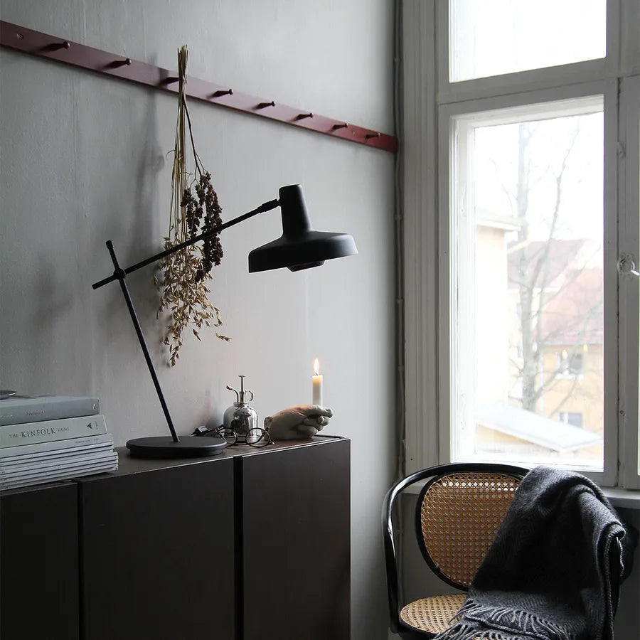 Arigato kort bordlampe fra Grupa