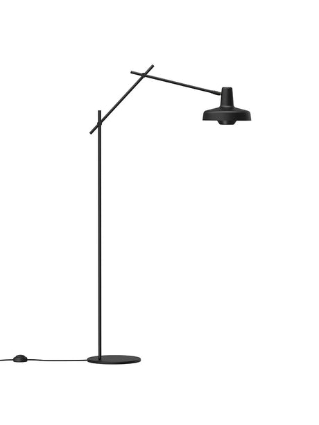 Arigato gulvlampe fra Grupa - Sort - Jacobsen Plus